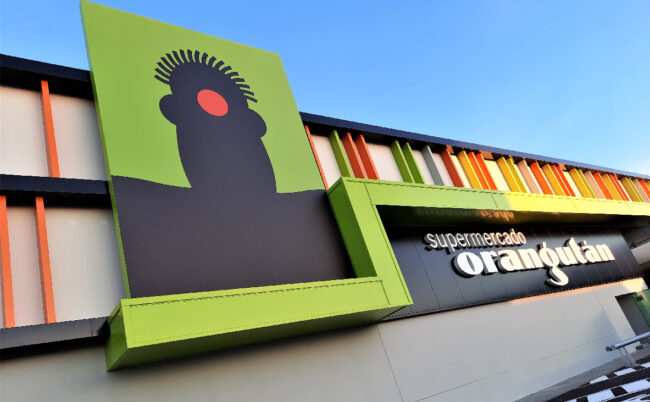 orangutan-monzon-exterior-tienda-proyecto Supermercado Orangután Monzón señalización y pintura exterior fachada