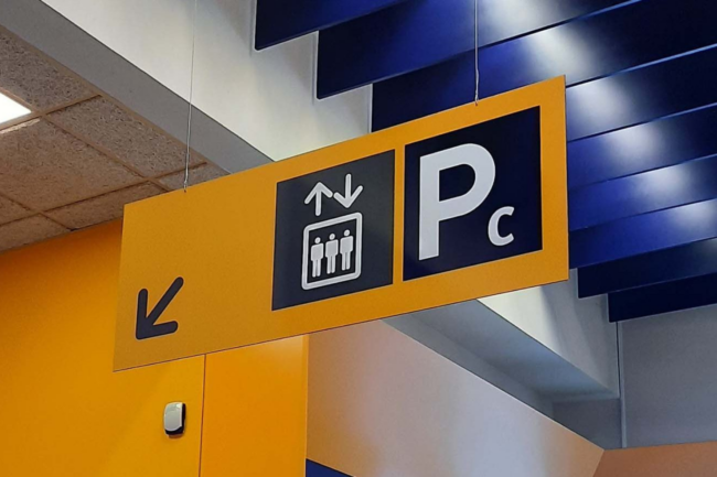 Los-materiales-mas-duraderos-para-rotulacion-y-senalizacion-industrial-1750x875